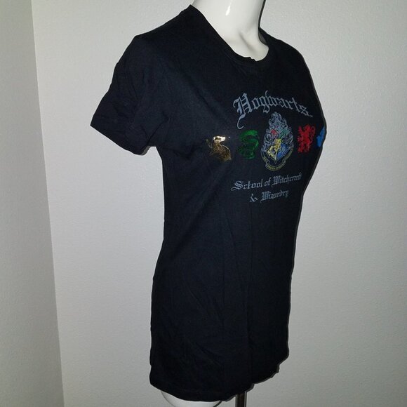 NWT Harry Potter School Crests Houses Hogwarts Tee Junior's XL Wizarding World - Picture 5 of 8